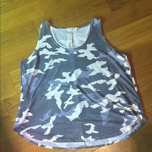 Zenana Outfitters Gray and White Camo Tank Top